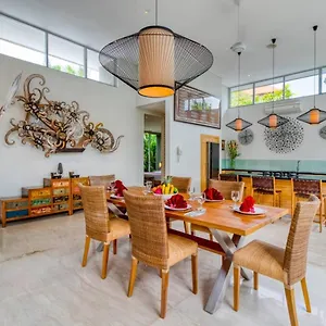 https://aramanis-villas.ubudhotelsnow.com